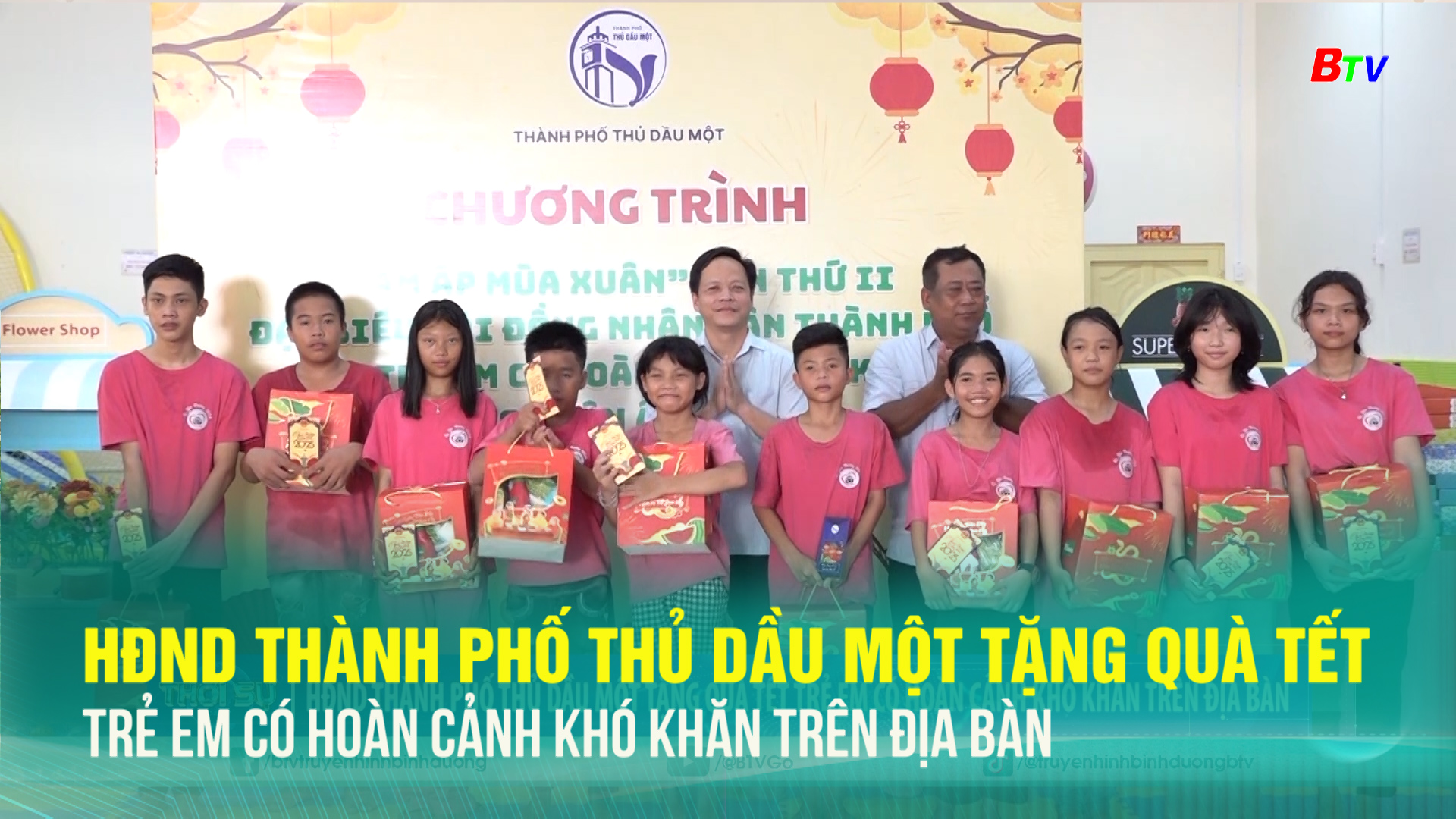 HĐND thành phố Thủ Dầu Một tặng quà Tết trẻ em có hoàn cảnh khó khăn trên địa bàn