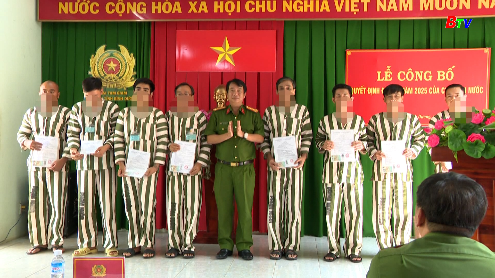 Công an Bình Dương trao quyết định đặc xá năm 2025