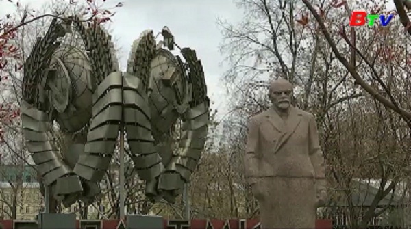 Nga diễu hành hoành tráng kỉ niệm 100 năm Cách mạng Tháng 10