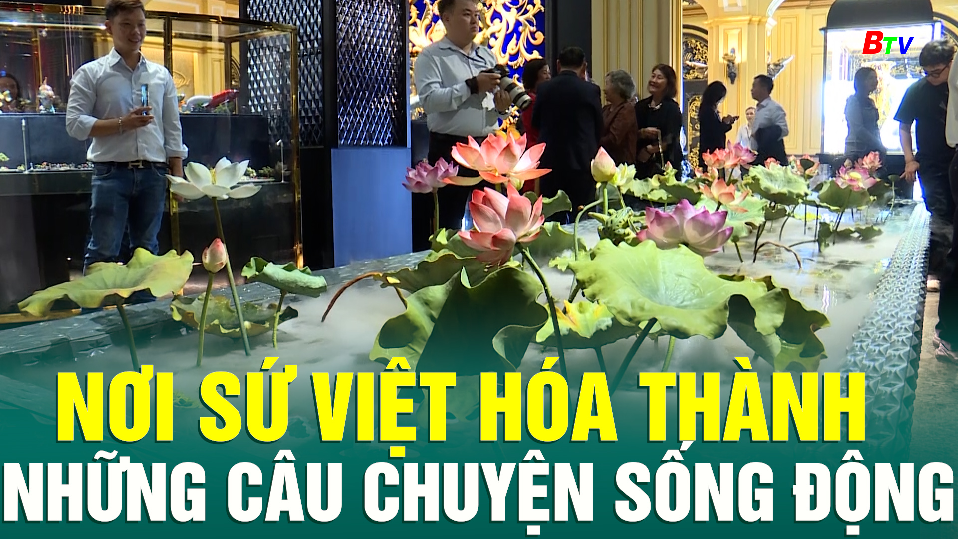 Nơi sứ Việt hóa thành những câu chuyện sống động