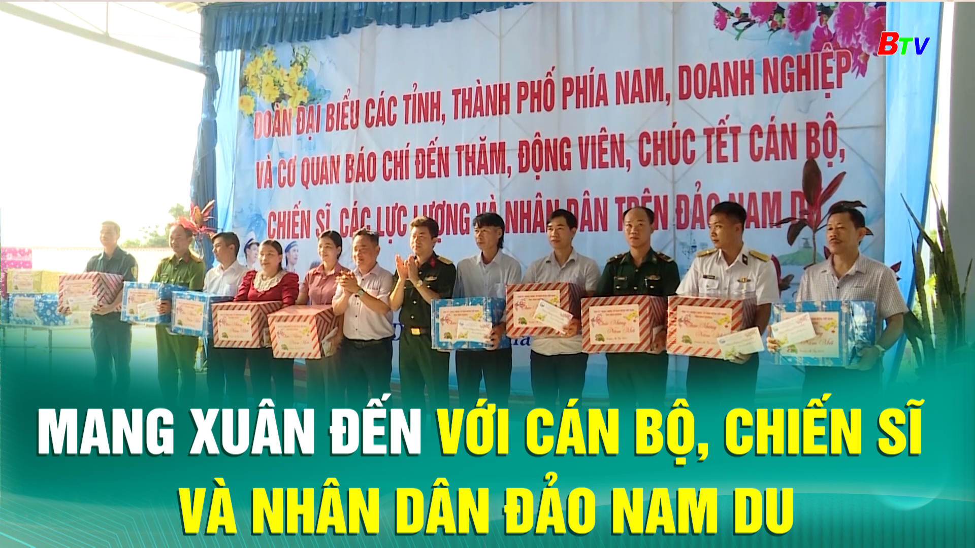 Mang xuân đến với cán bộ, chiến sĩ và nhân dân đảo Nam Du