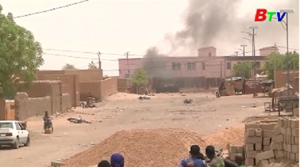 Lực lượng Pháp và Mali bị tấn công bằng xe bom tại thị trấn Gao