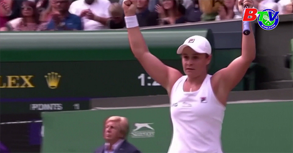 Ashleigh Barty giành quyền vào chung kết Wimbledon 2021