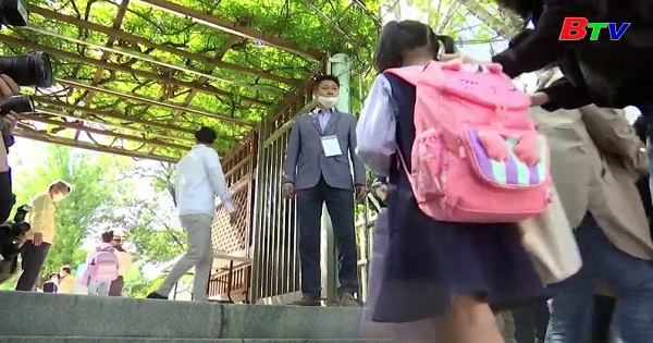Hàn Quốc - Tất cả học sinh trở lại trường học