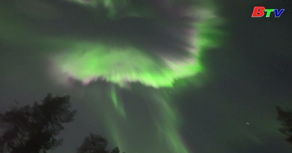 Ngắm hiện tượng cực quang tuyệt đẹp trên bầu trời Phần Lan