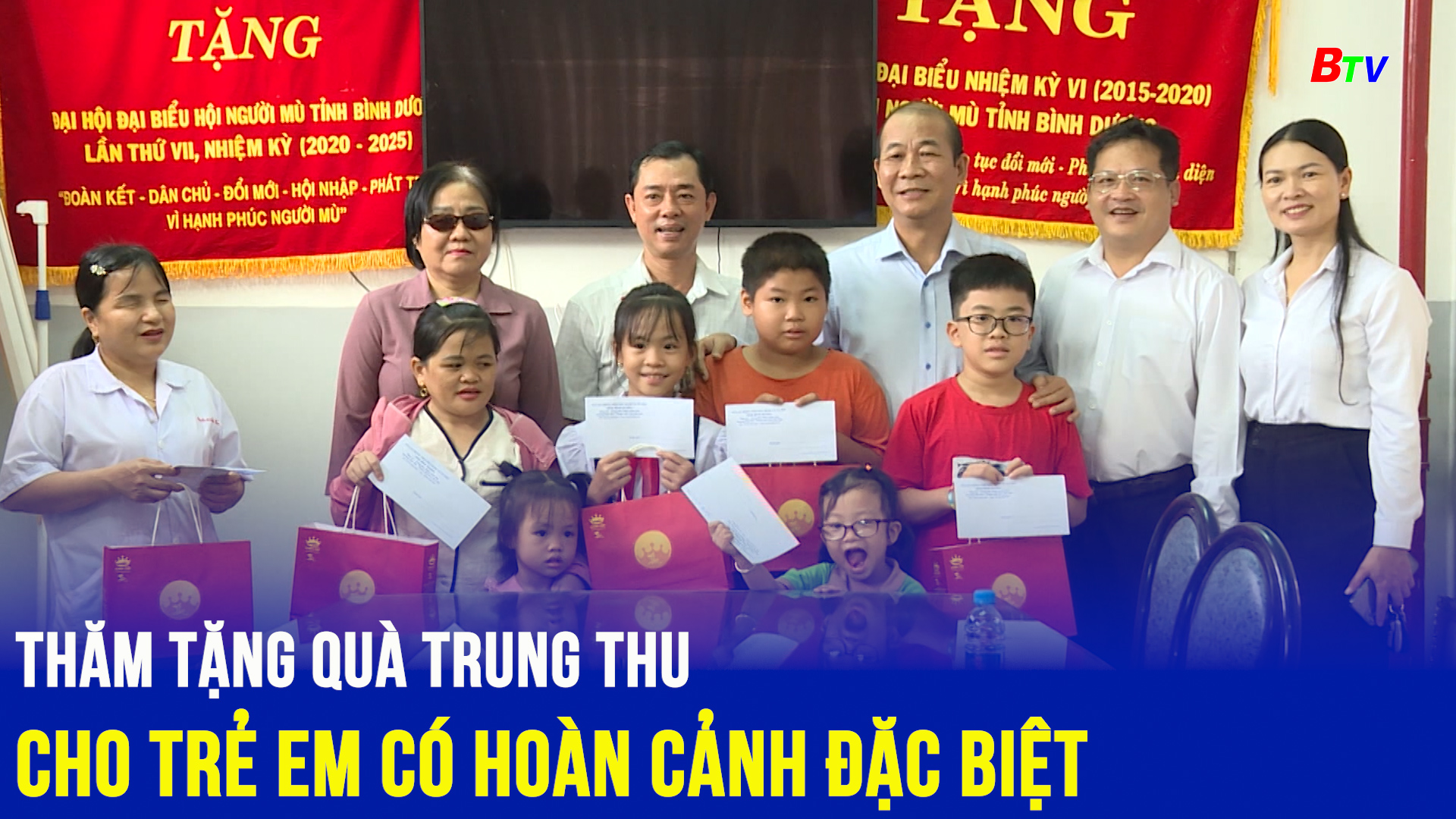 Thăm tặng quà Trung thu cho trẻ em có hoàn cảnh đặc biệt