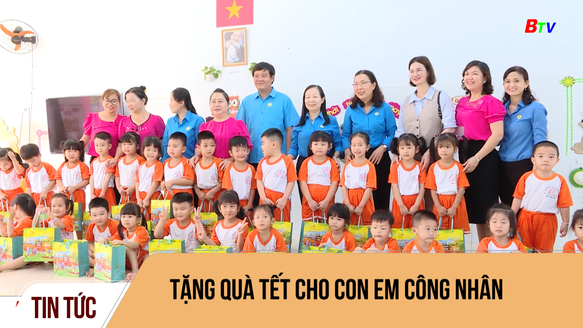 Tặng quà tết cho con em công nhân