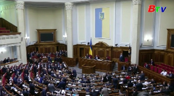 Ukraine cam kết thúc đẩy việc gia nhập EU, NATO