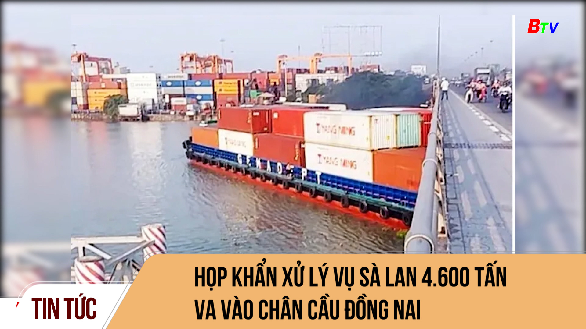 Họp khẩn xử lý vụ sà lan 4.600 tấn va vào chân cầu Đồng Nai