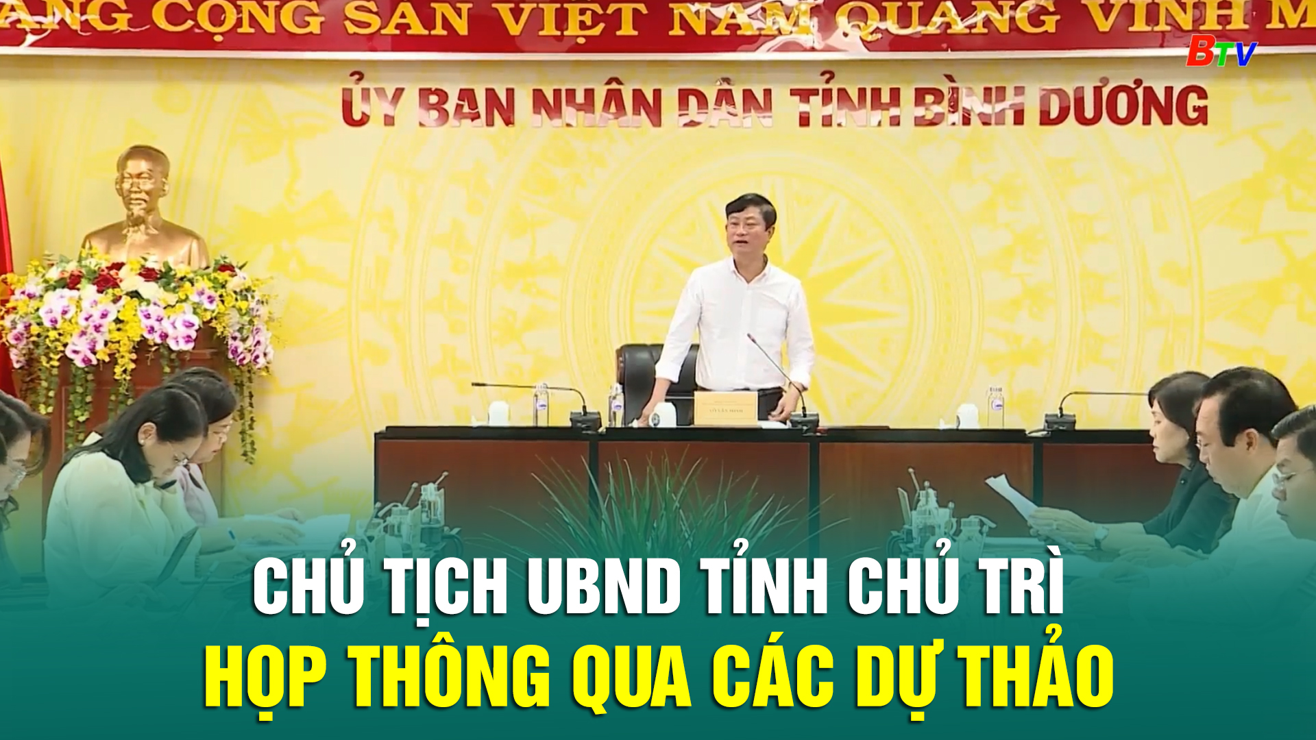 Chủ tịch UBND Tỉnh chủ trì họp thông qua các dự thảo