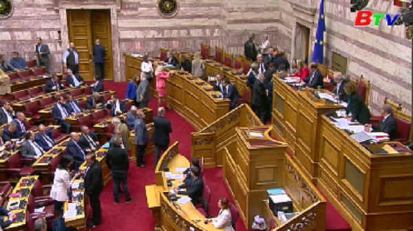 Thủ tướng Hy Lạp vượt qua bỏ phiếu tín nhiệm tại Quốc hội