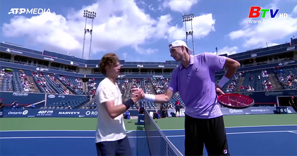 John Isner loại Andrey Rublev để vào tứ kết Toronto Masters 2021