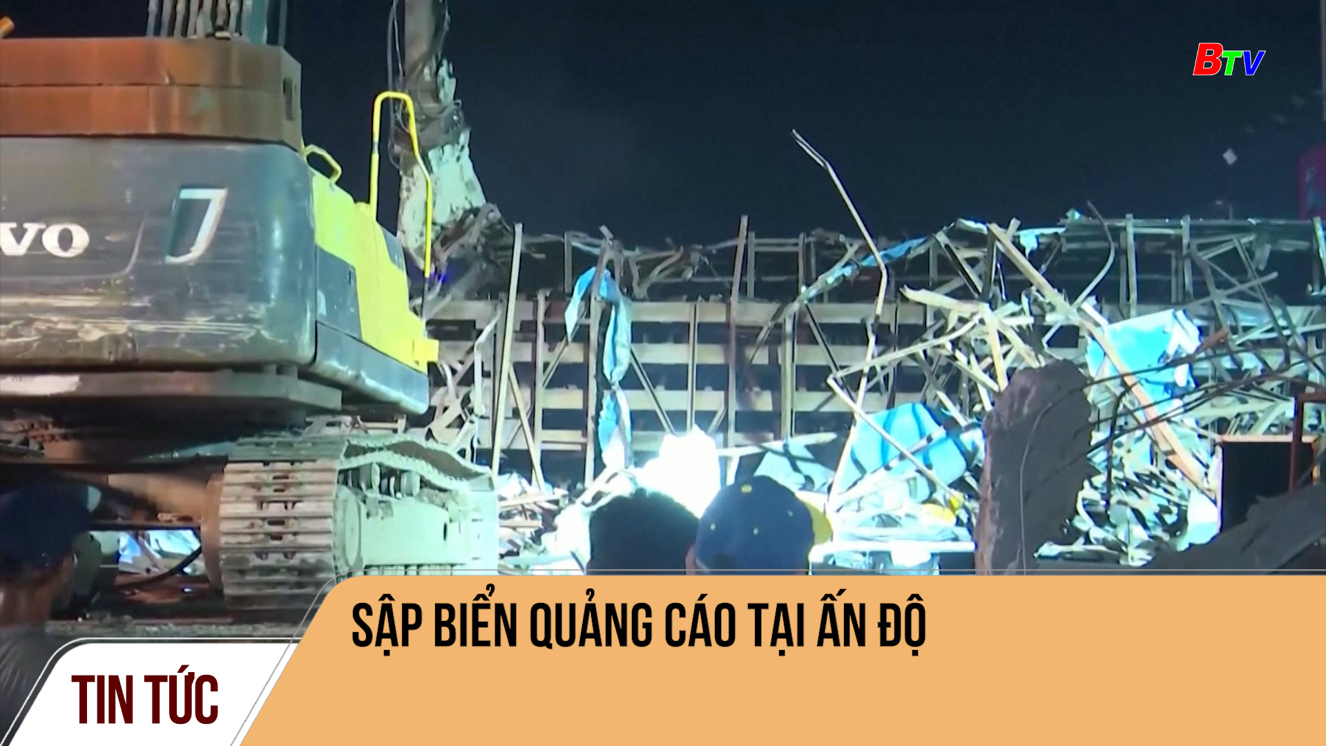 Sập biển quảng cáo tại Ấn Độ