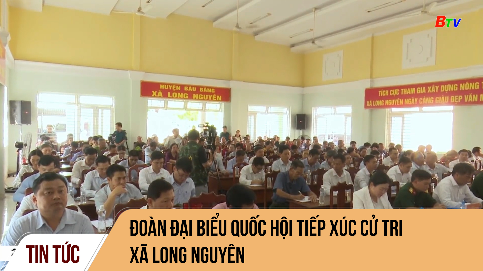 Đoàn đại biểu Quốc hội tiếp xúc cử tri xã Long Nguyên
