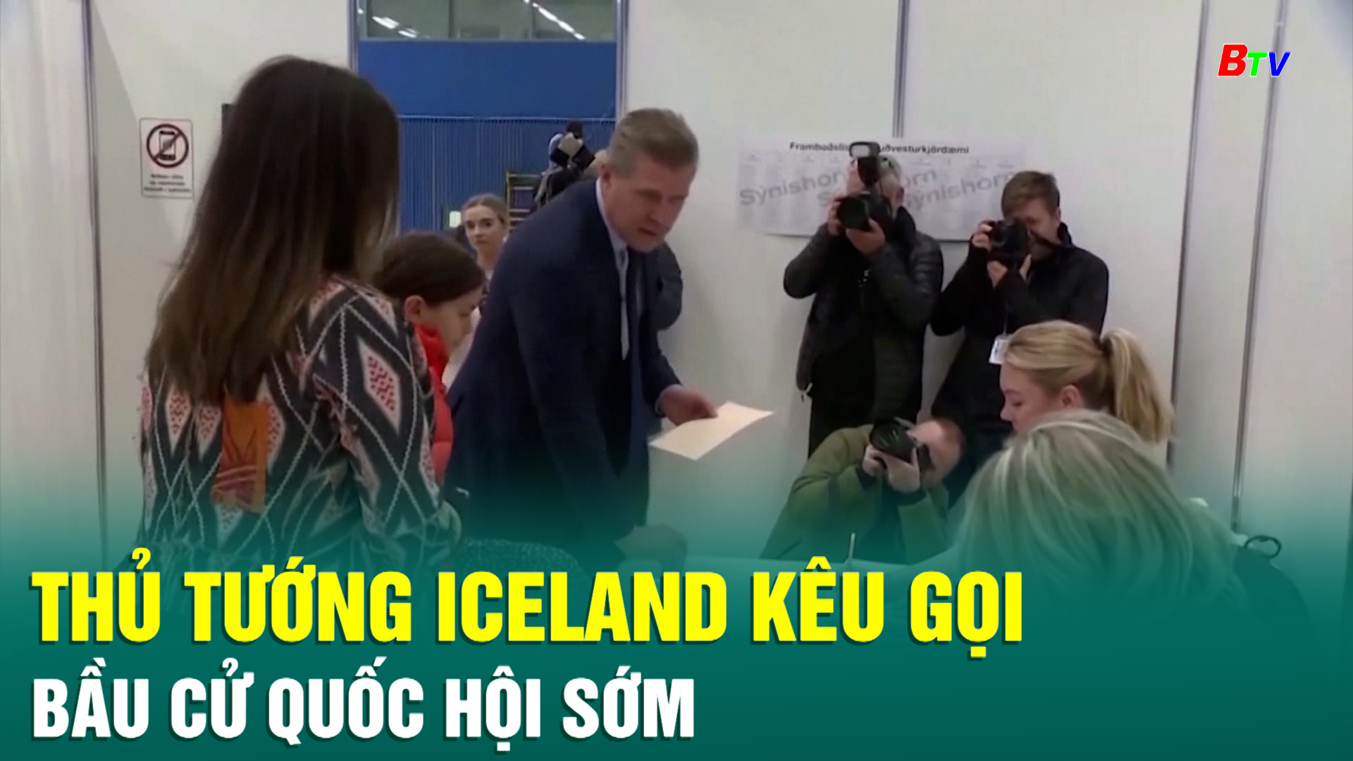 Thủ tướng Iceland kêu gọi bầu cử quốc hội sớm