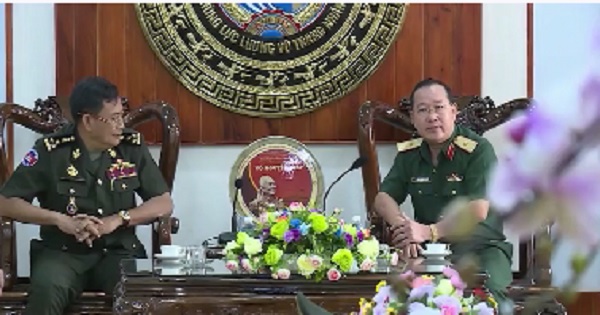 Các đơn vị quân đội Hoàng gia Campuchia đến thăm và chúc Tết Quân đoàn 4