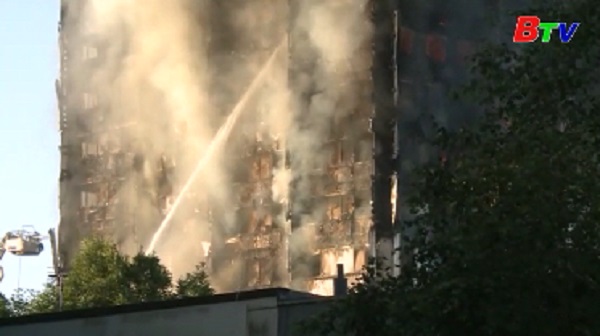 Thủ tướng May tuyên bố điều tra toàn diện vụ cháy chung cư