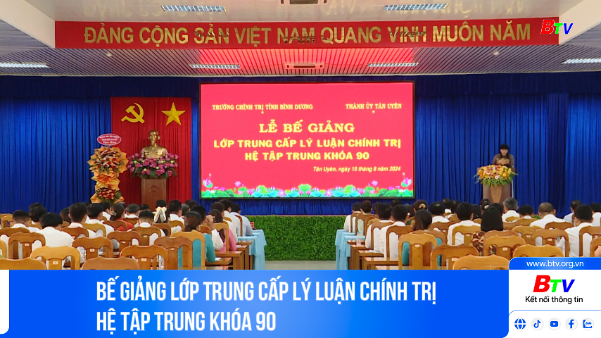 Bế giảng lớp Trung cấp Lý luận Chính trị hệ tập trung khóa 90