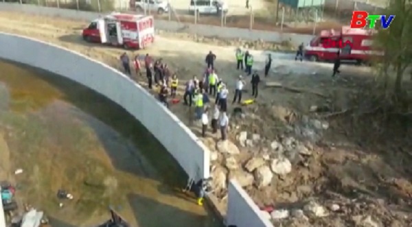 Thổ Nhĩ Kỳ - Xe tải lao xuống sông, gần 20 người thiệt mạng