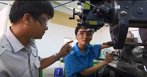Trường Cao đẳng Việt Hàn đào tạo nghề cắt gọt kim loại