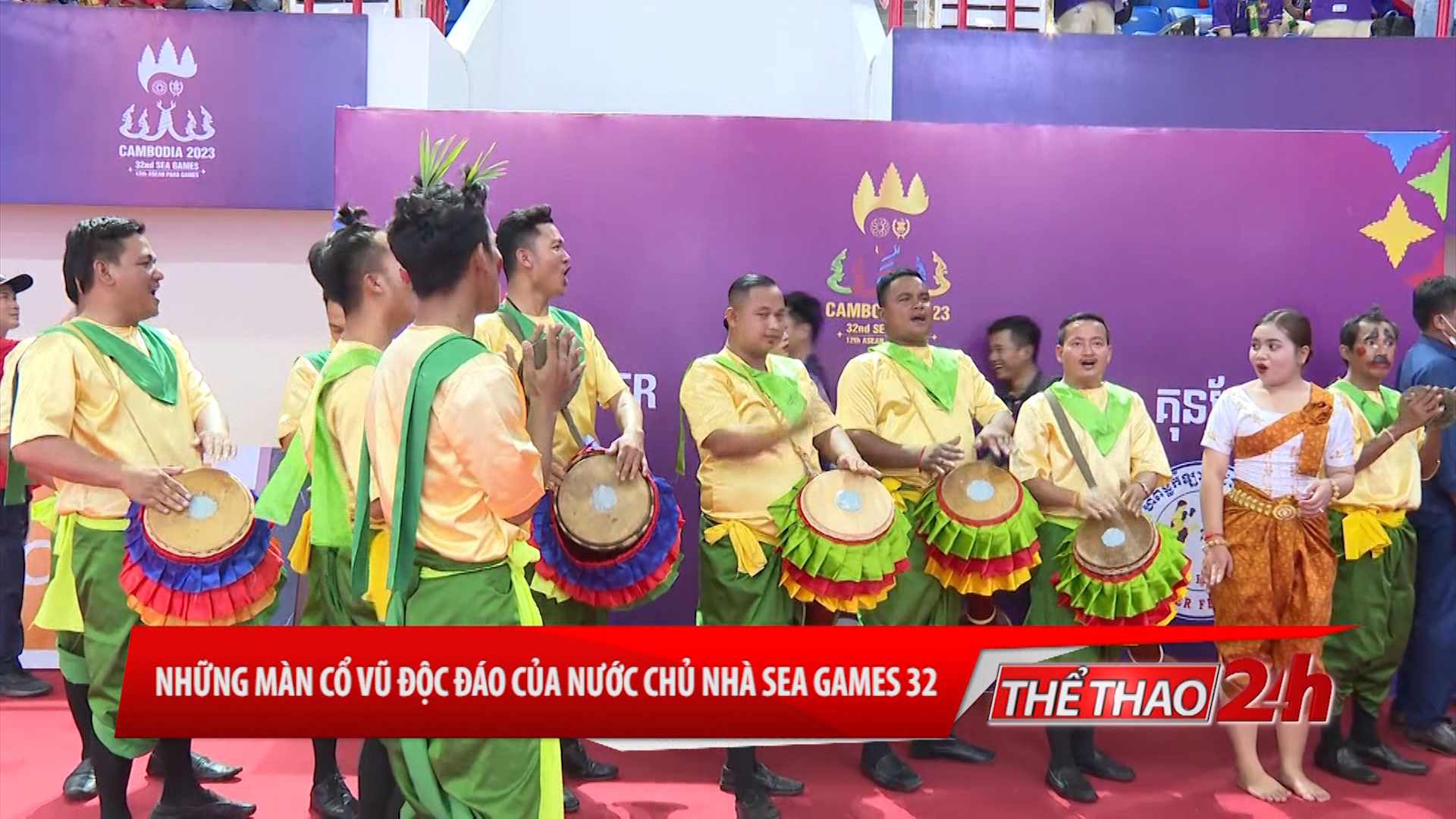 Những màn cổ vũ độc đáo của nước chủ nhà SEA Games 32