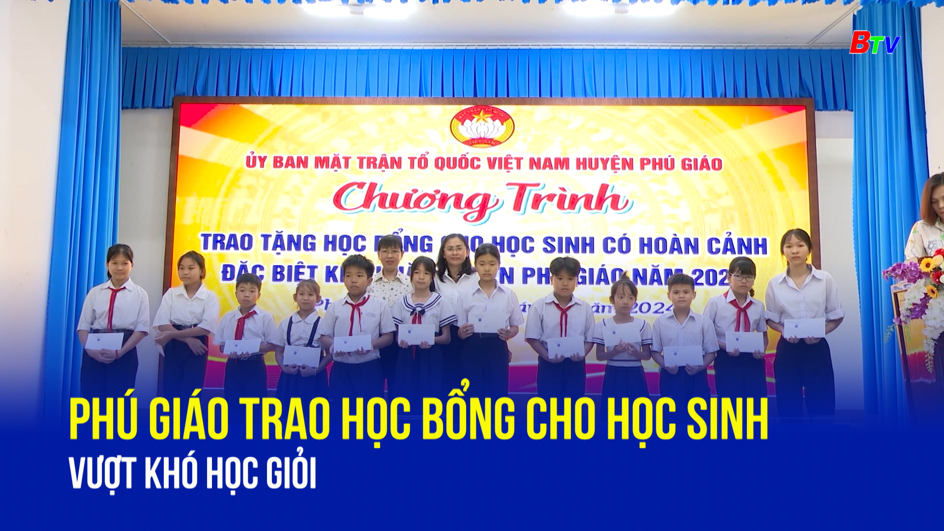 Phú Giáo trao học bổng cho học sinh vượt khó học giỏi