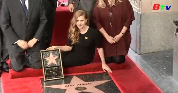 Amy Adams trở thành ngôi sao mới nhất ở Hollywood