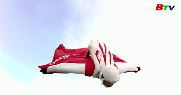 Fraser Corsan với ý định phá vỡ 4 kỷ lục Wingsuit flying