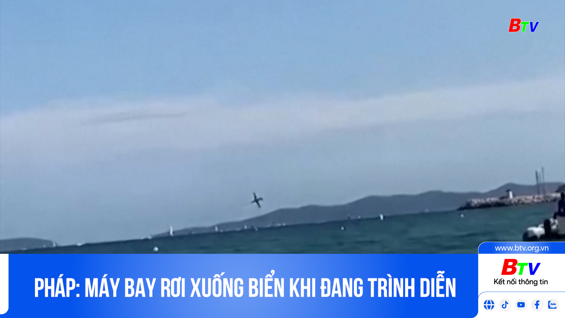 Pháp: máy bay rơi xuống biển khi đang trình diễn