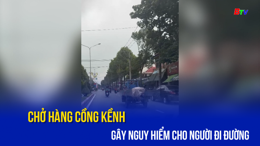 Chở hàng cồng kềnh gây nguy hiểm cho người đi đường