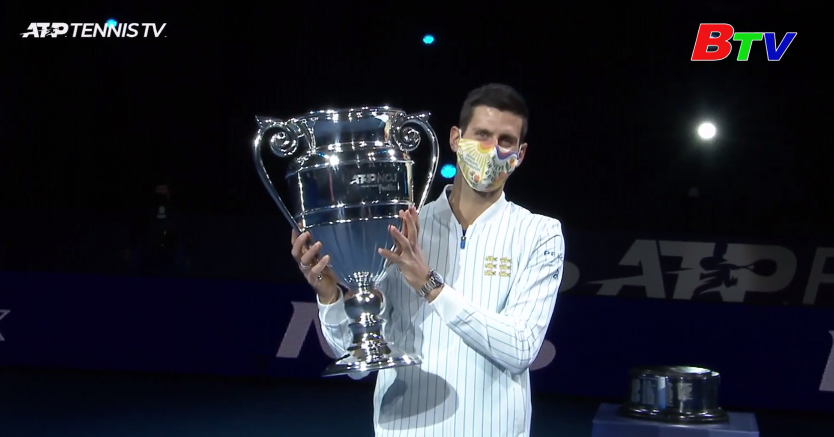 Novak Djokovic nhận cúp số 1 thế giới năm 2020
