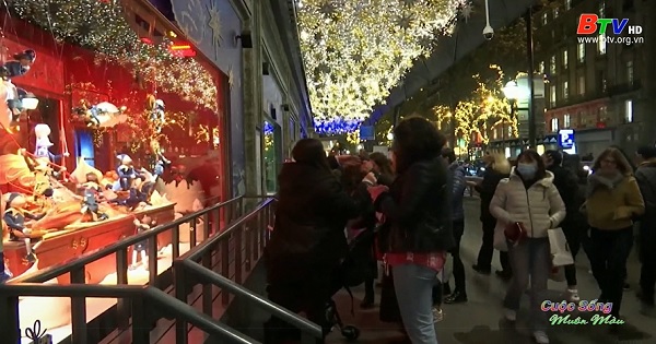 Giáng Sinh trở lại với các thương xá nổi tiếng ở Paris, Pháp
