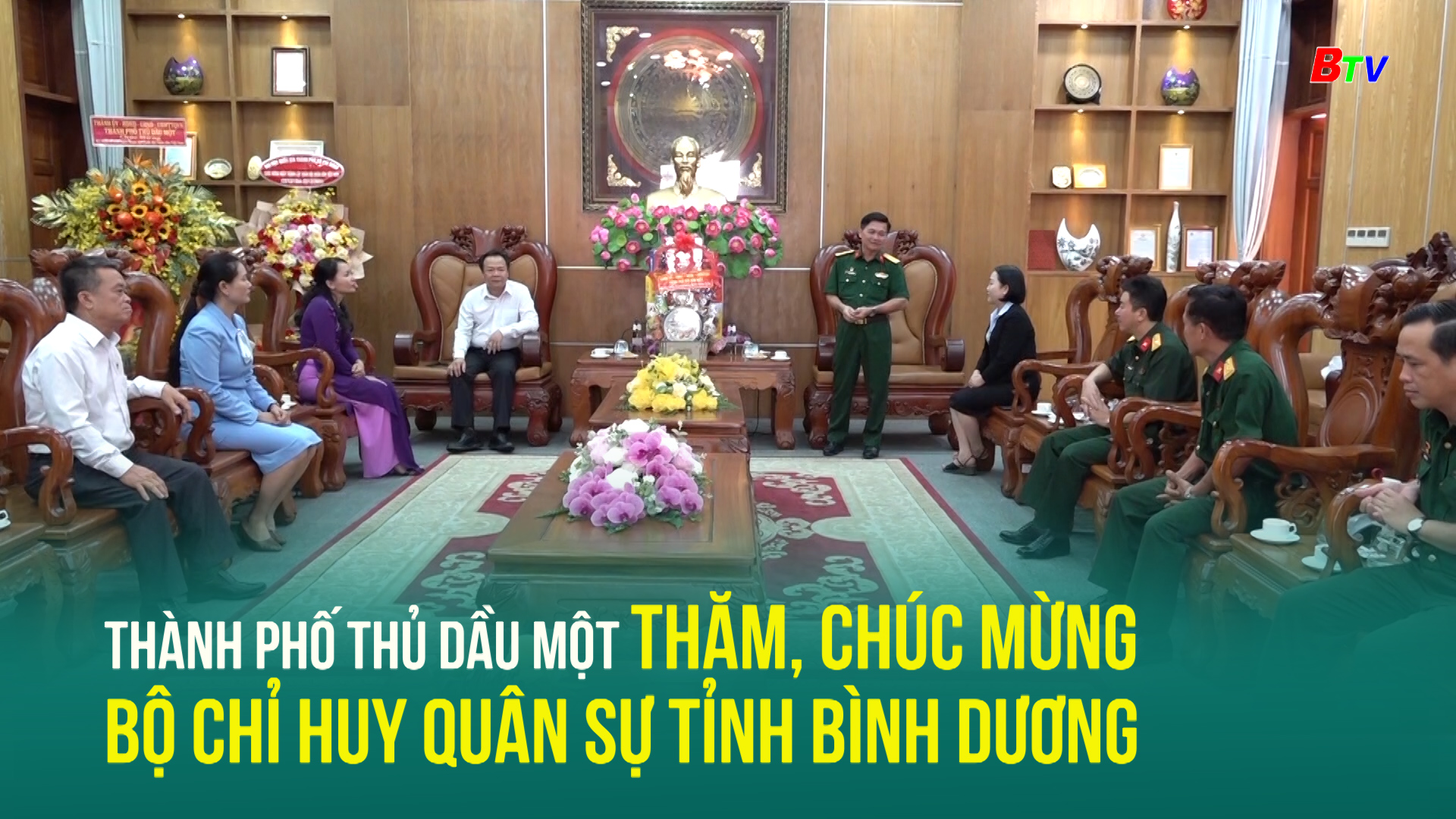 Thành phố Thủ Dầu Một thăm, chúc mừng Bộ chỉ huy quân sự tỉnh Bình Dương