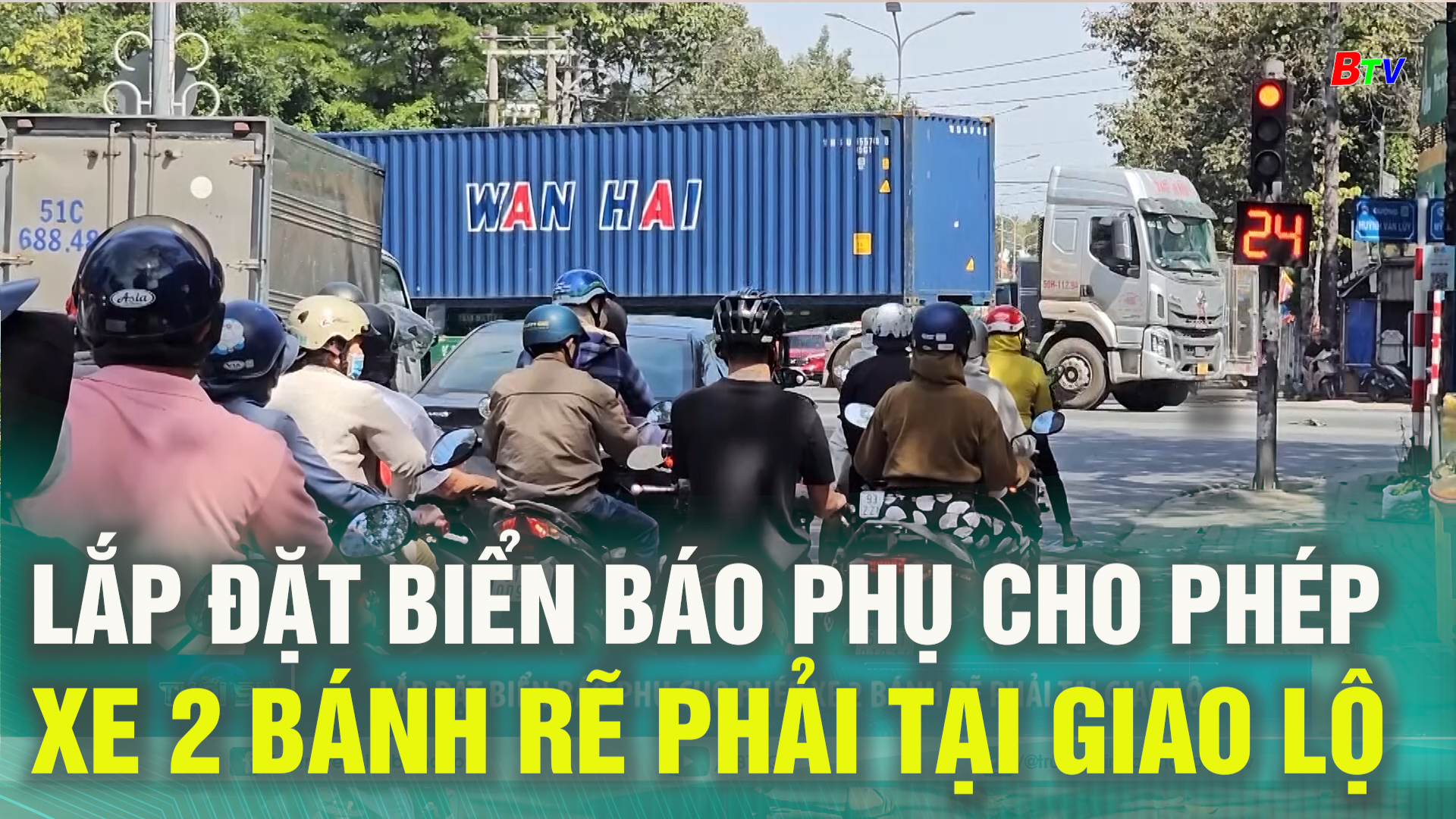 Lắp đặt biển báo phụ cho phép xe 2 bánh rẽ phải tại Giao lộ