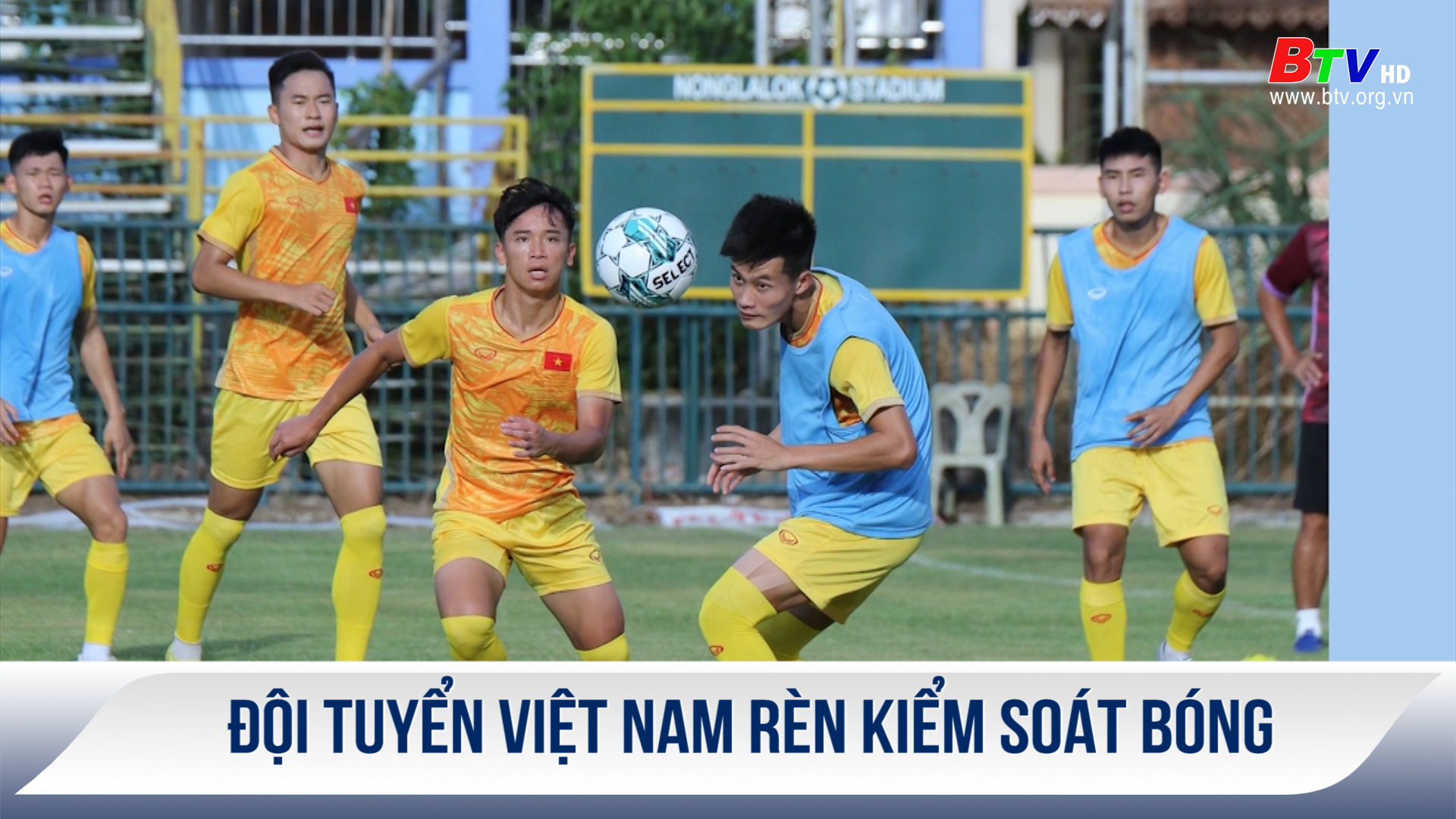 Đội tuyển Việt Nam rèn kiểm soát bóng