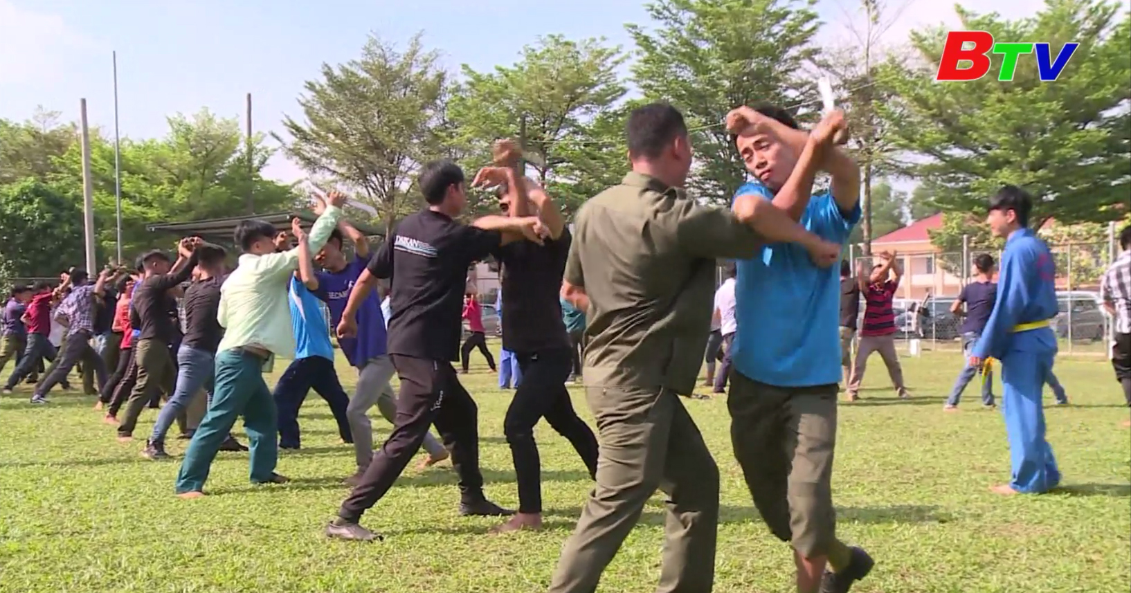 Sôi nổi Lớp tập huấn kỹ năng tự vệ môn Vovinam cho câu lạc bộ phòng chống tội phạm tỉnh Bình Dương năm 2020