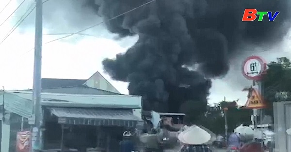 Bình Dương khống chế đám cháy tại công ty sản xuất mút xốp