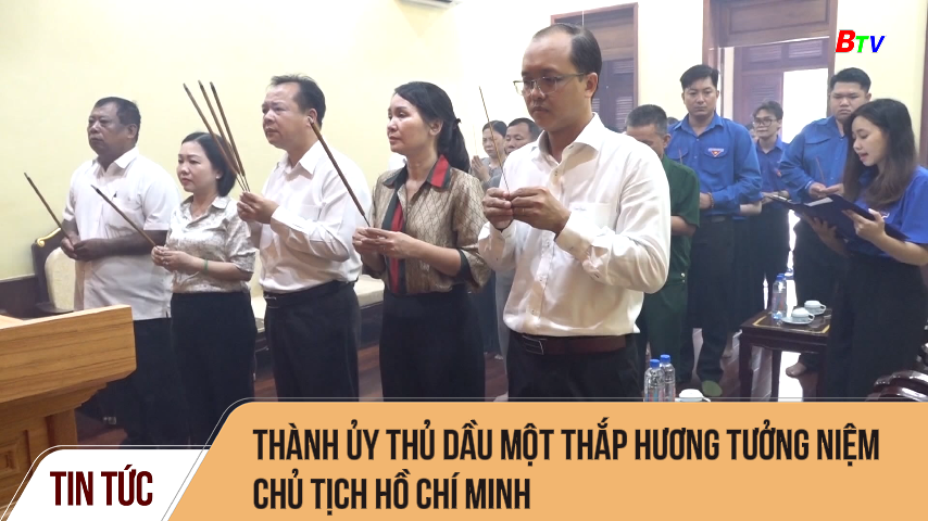 Thành ủy Thủ Dầu Một thắp hương tưởng niệm Chủ tịch Hồ Chí Minh