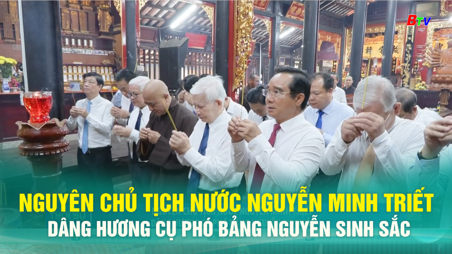 Nguyên Chủ tịch Nước Nguyễn Minh Triết dâng hương Cụ Phó bảng Nguyễn Sinh Sắc