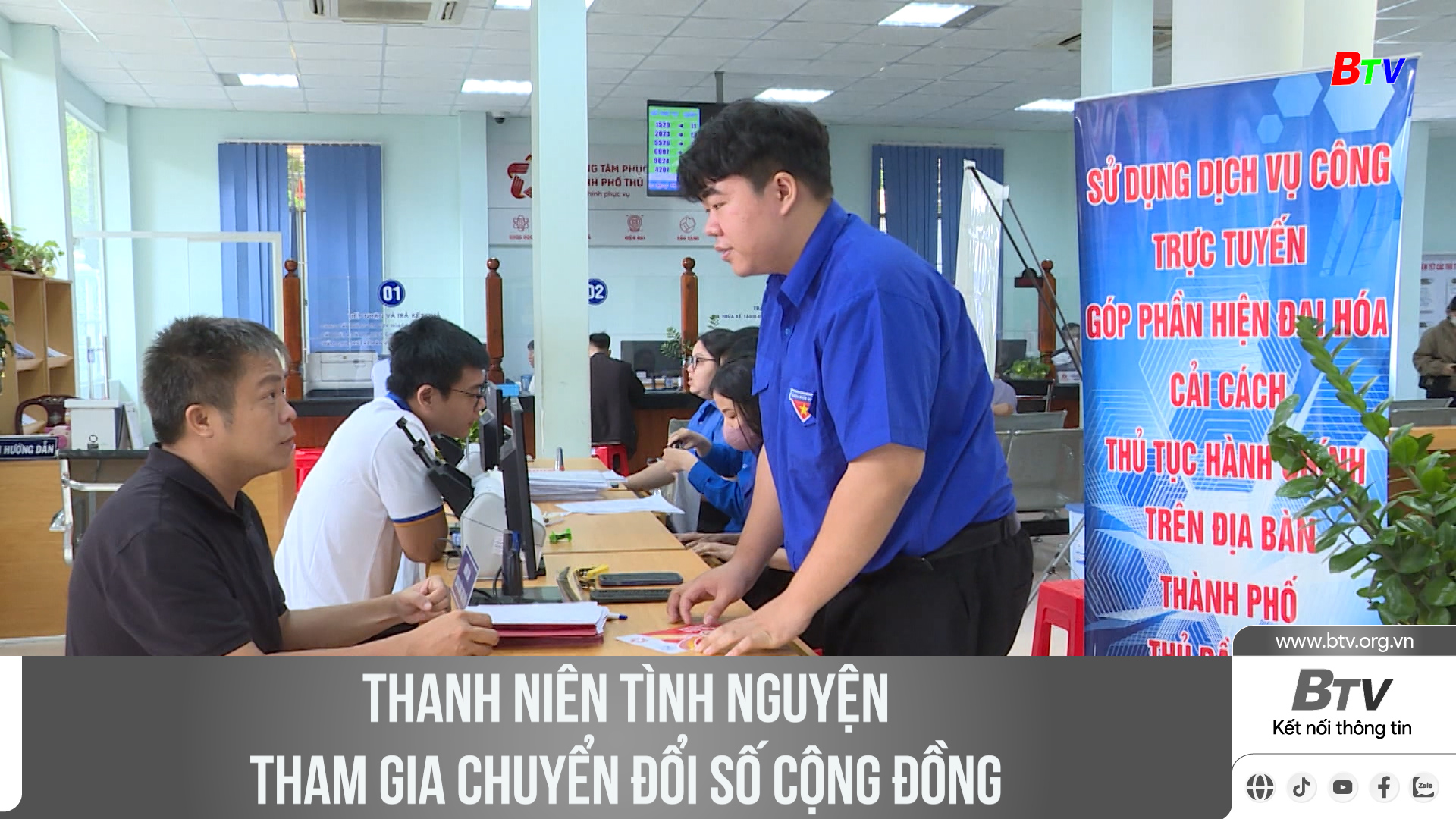 Thanh niên tình nguyện tham gia chuyển đổi số cộng đồng