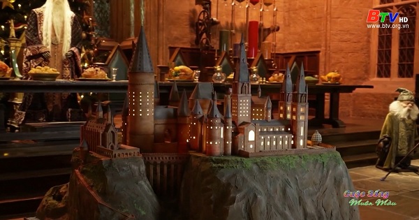 Chiếc bánh lâu đài  Hogwarts đánh dấu 20 năm ra mắt phim Harry Potter