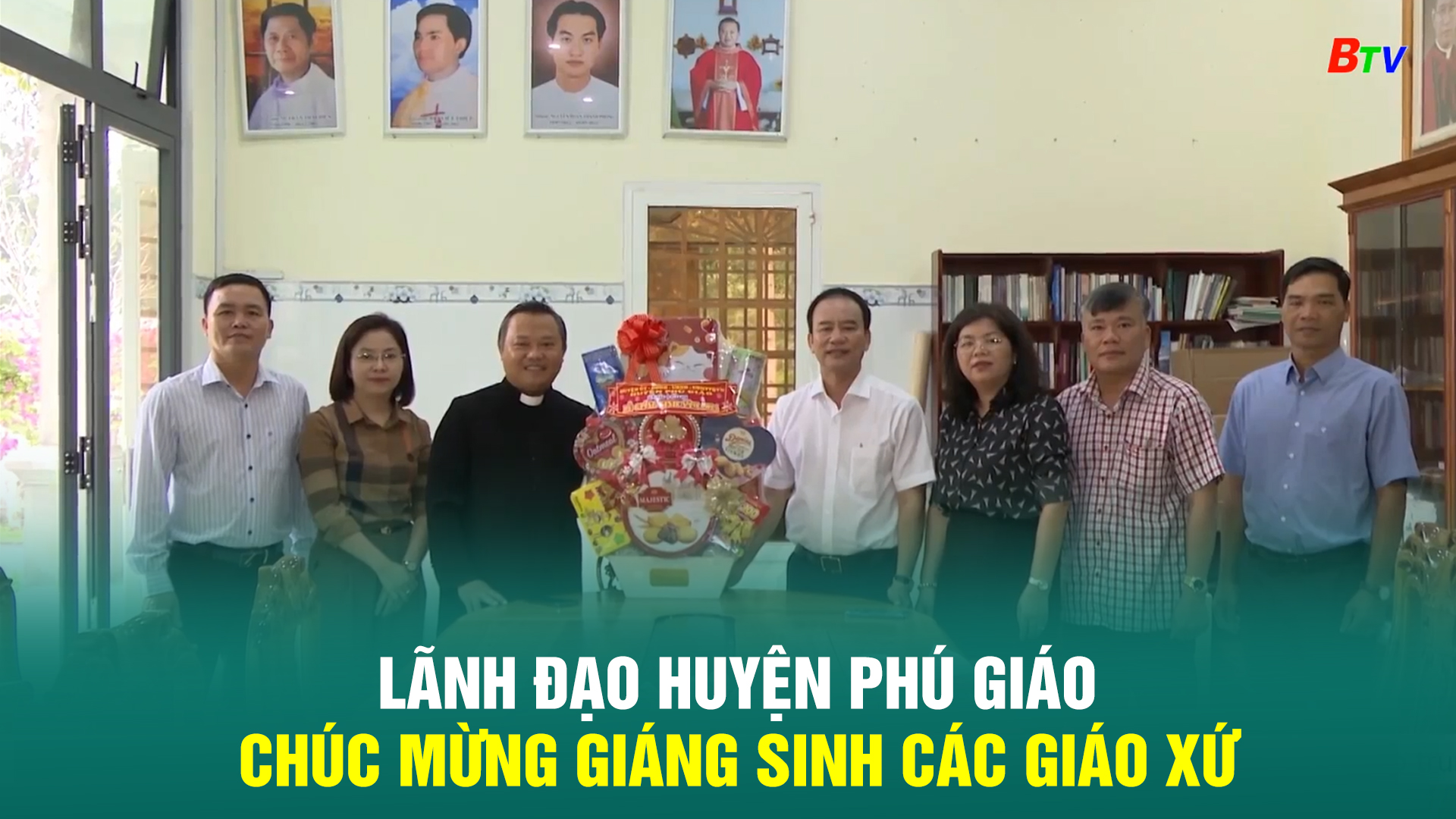 Lãnh đạo huyện Phú Giáo chúc mừng Giáng sinh các giáo xứ 