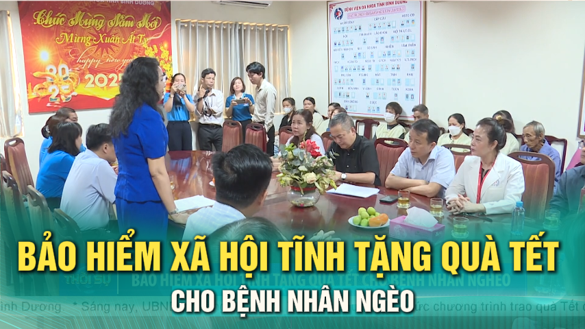 Bảo hiểm xã hội tỉnh tặng quà Tết cho bệnh nhân nghèo