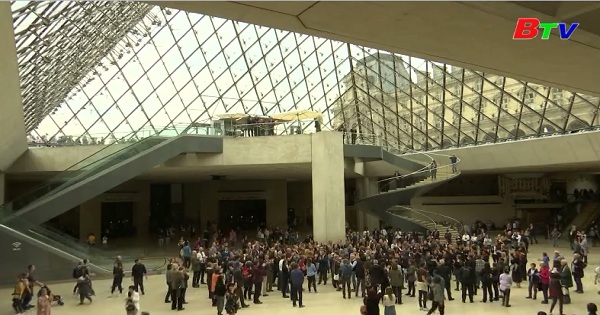 Tưởng nhớ kiến trúc sư bảo tàng Louvre I.M. PEL