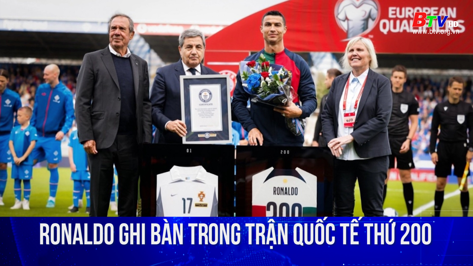 Ronaldo ghi bàn trong trận quốc tế thứ 200