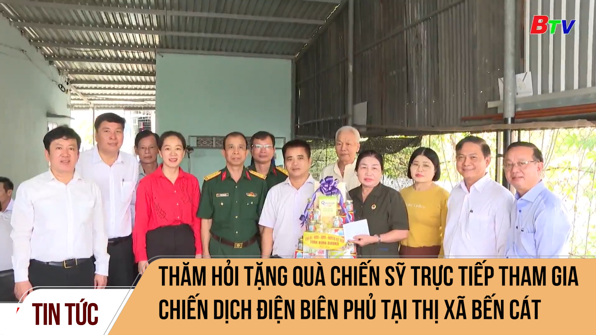 Thăm hỏi tặng quà chiến sỹ trực tiếp tham gia chiến dịch Điện Biên Phủ tại thị xã Bến Cát
