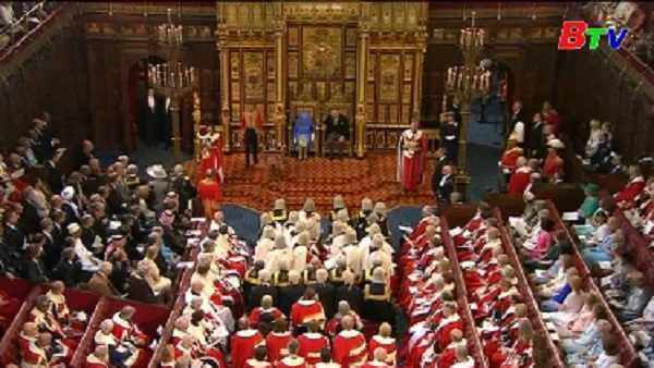 Nữ hoàng Anh công bố dự thảo kế hoạch của Chính phủ tại Quốc hội