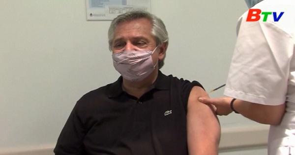 Tổng thống Argentina được tiêm liều vaccine Sputnik V đầu tiên