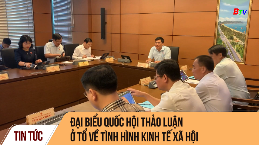 Đại biểu Quốc hội thảo luận ở tổ về tình hình kinh tế xã hội