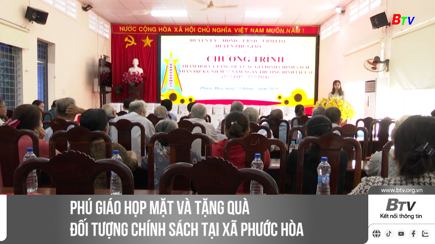 Phú Giáo họp mặt và tặng quà đối tượng chính sách tại xã Phước Hòa